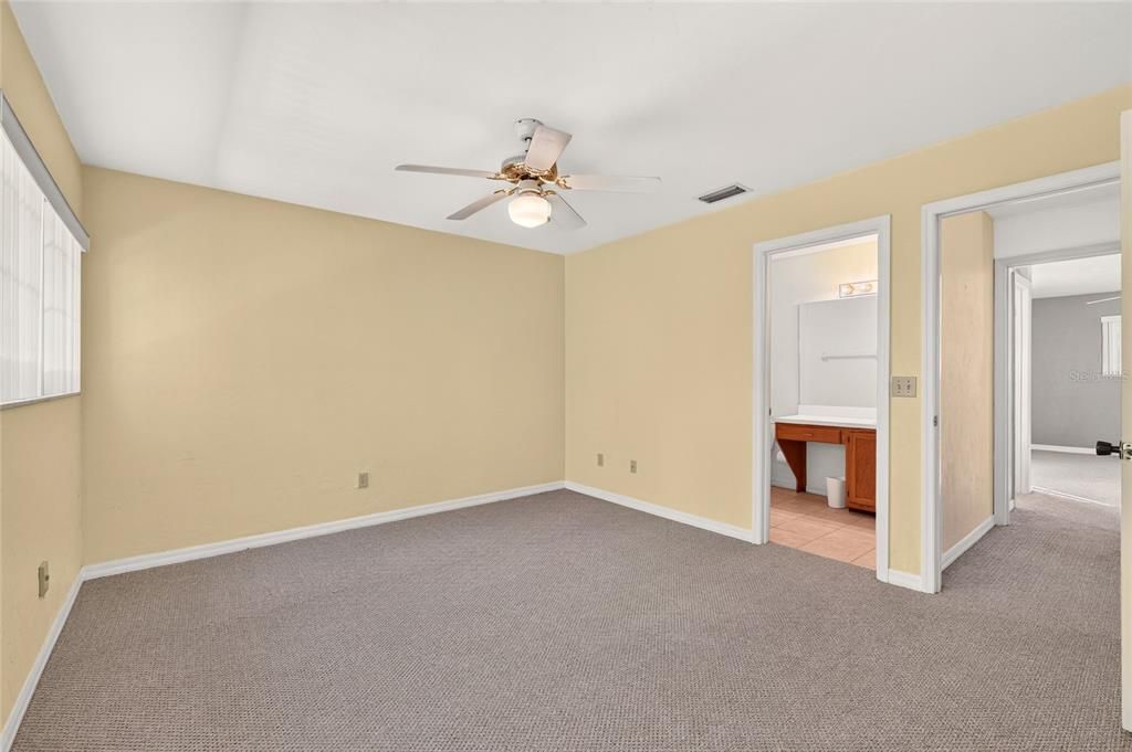 For Sale: $188,300 (3 beds, 3 baths, 1370 Square Feet)