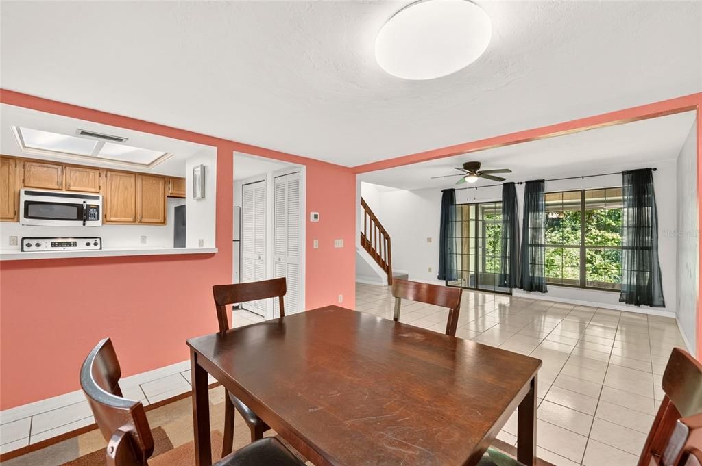 For Sale: $188,300 (3 beds, 3 baths, 1370 Square Feet)