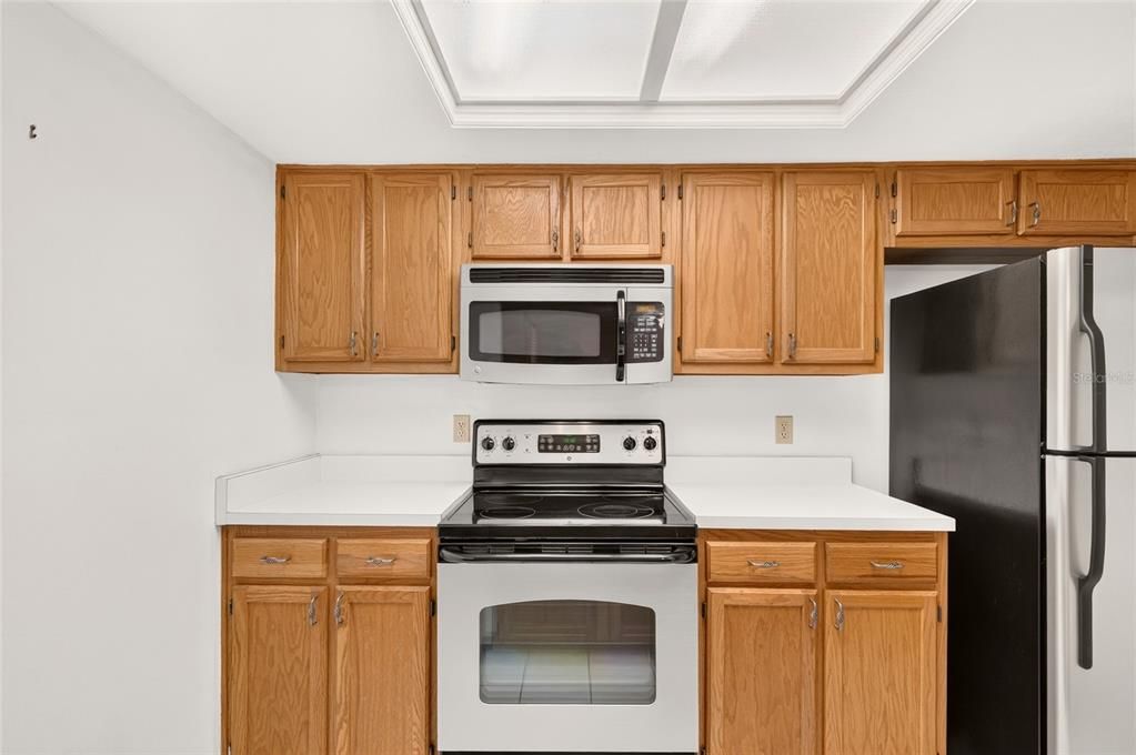 For Sale: $188,300 (3 beds, 3 baths, 1370 Square Feet)