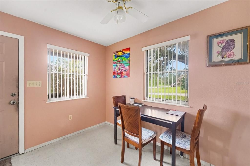 For Sale: $220,000 (3 beds, 1 baths, 1140 Square Feet)