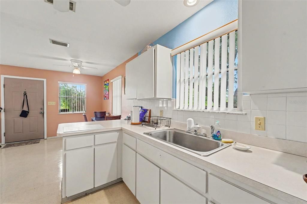 For Sale: $220,000 (3 beds, 1 baths, 1140 Square Feet)