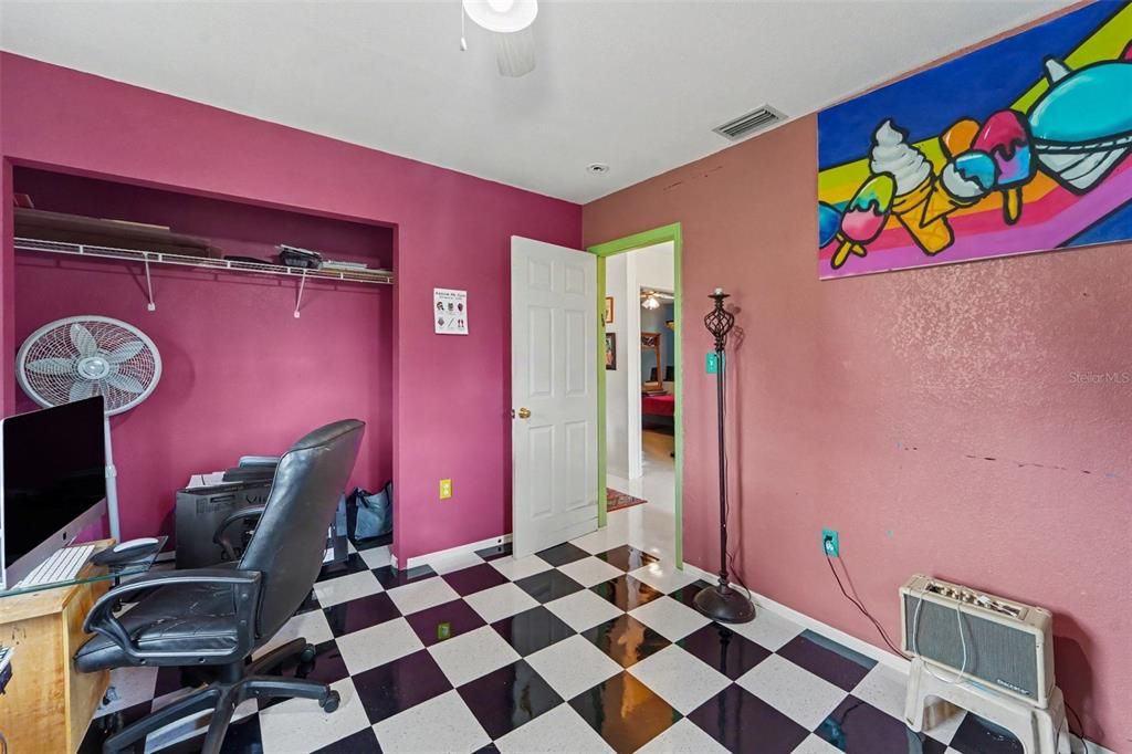 For Sale: $220,000 (3 beds, 1 baths, 1140 Square Feet)
