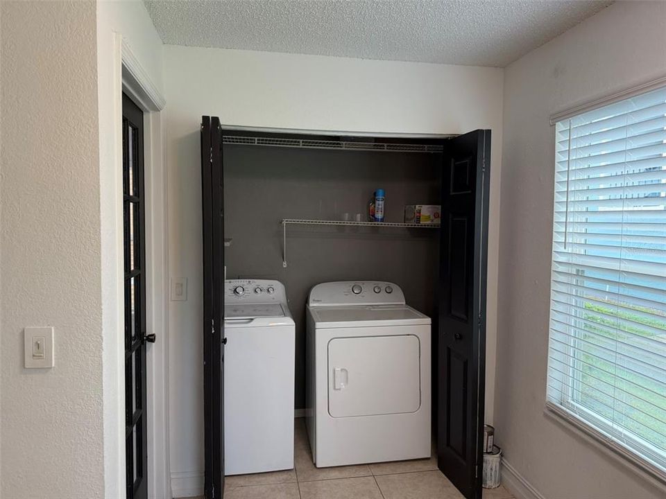 For Rent: $1,700 (2 beds, 1 baths, 934 Square Feet)