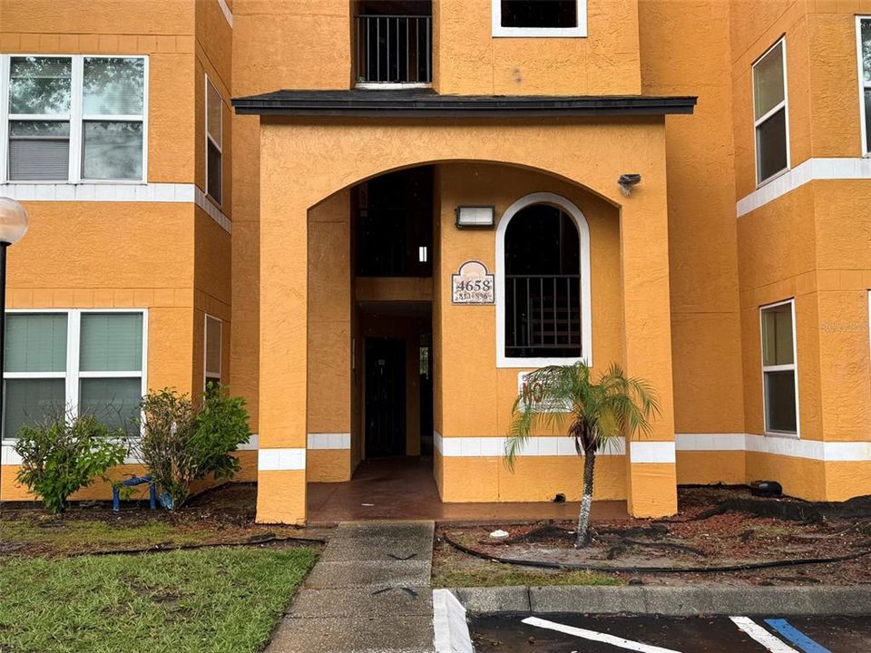For Rent: $1,700 (2 beds, 1 baths, 934 Square Feet)