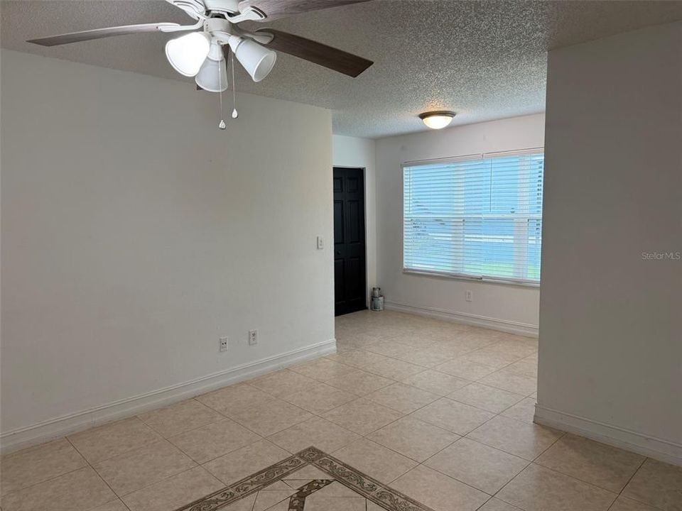 For Rent: $1,700 (2 beds, 1 baths, 934 Square Feet)