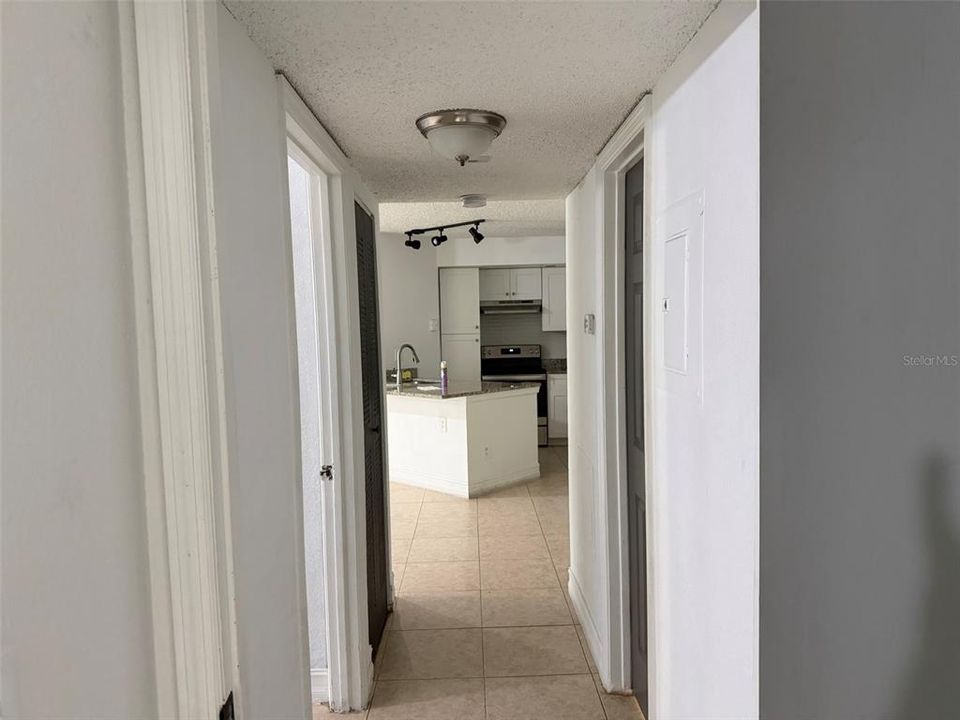For Rent: $1,700 (2 beds, 1 baths, 934 Square Feet)