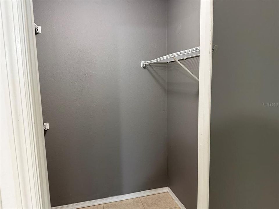 For Rent: $1,700 (2 beds, 1 baths, 934 Square Feet)