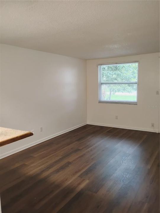 For Rent: $1,225 (1 beds, 1 baths, 425 Square Feet)