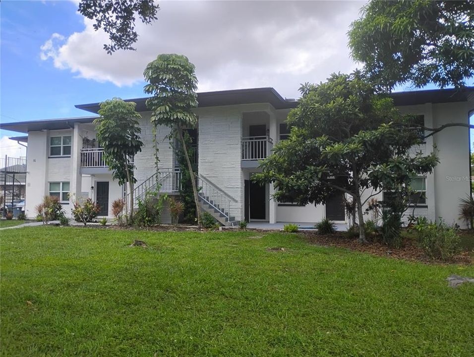 For Rent: $1,225 (1 beds, 1 baths, 425 Square Feet)