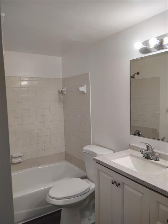For Rent: $1,225 (1 beds, 1 baths, 425 Square Feet)