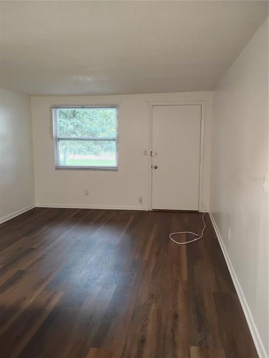 For Rent: $1,225 (1 beds, 1 baths, 425 Square Feet)