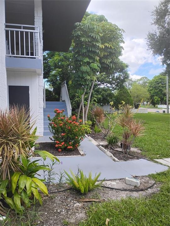 For Rent: $1,225 (1 beds, 1 baths, 425 Square Feet)