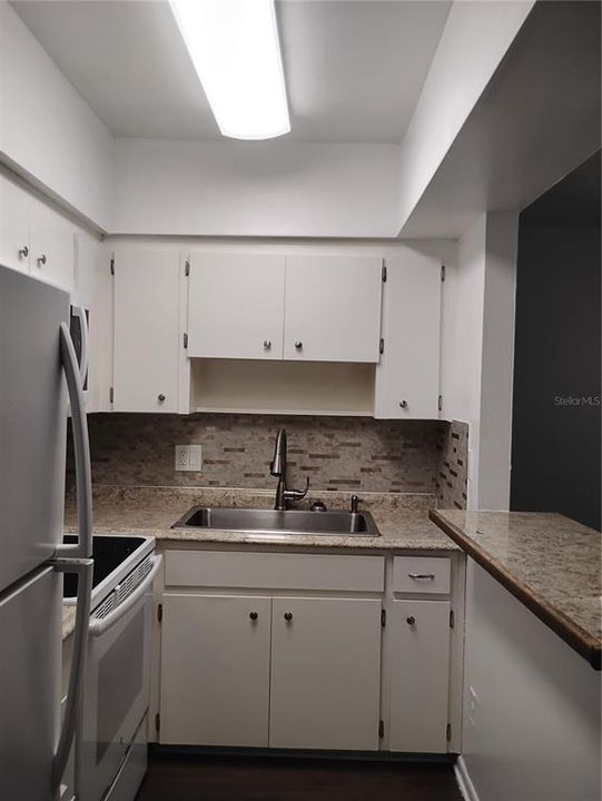 For Rent: $1,225 (1 beds, 1 baths, 425 Square Feet)