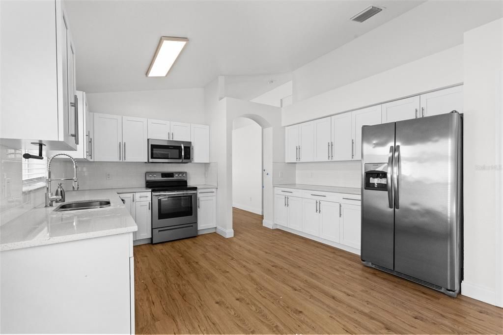 For Rent: $2,300 (4 beds, 2 baths, 1956 Square Feet)