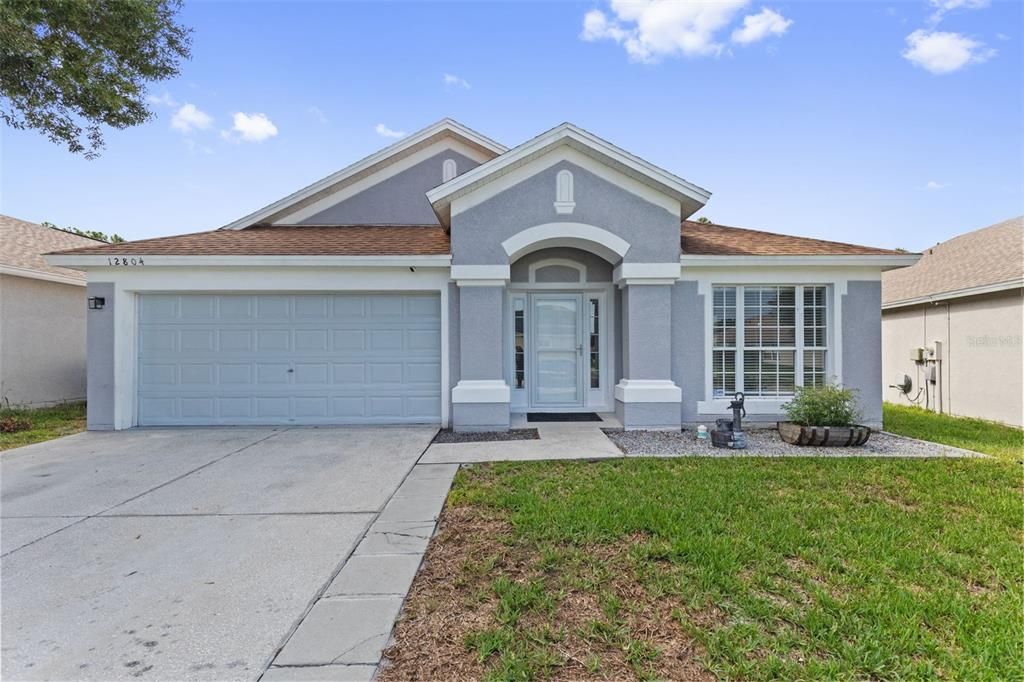 For Rent: $2,300 (4 beds, 2 baths, 1956 Square Feet)