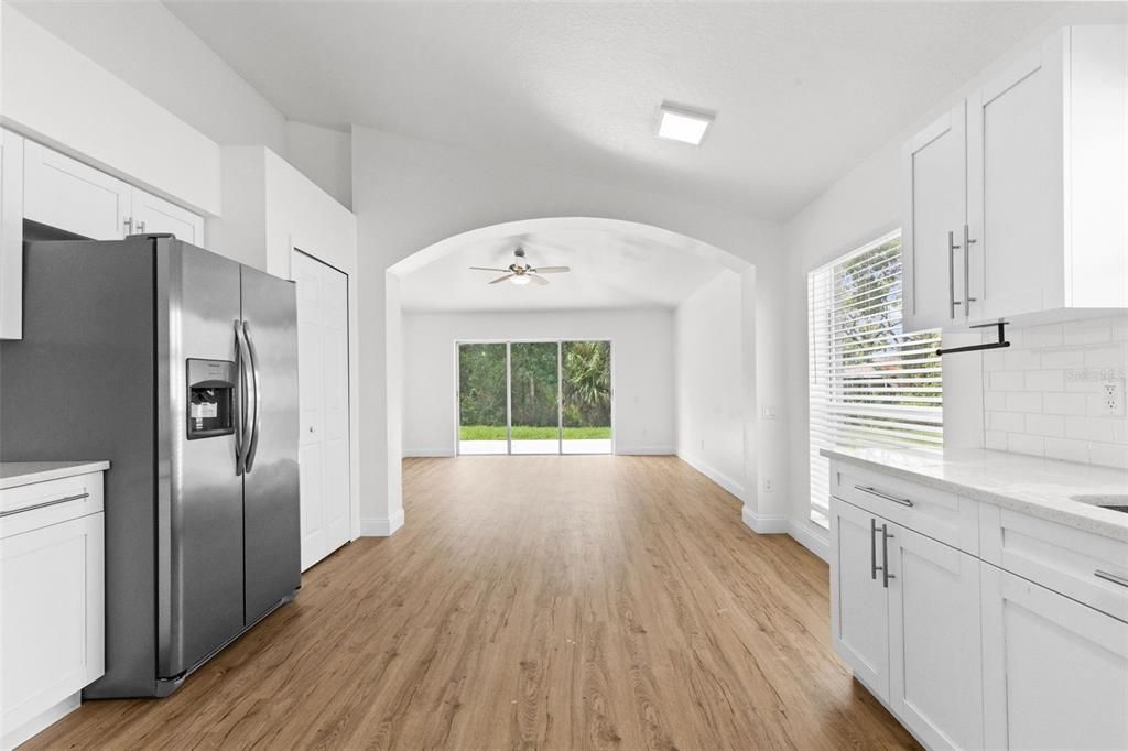 For Rent: $2,300 (4 beds, 2 baths, 1956 Square Feet)