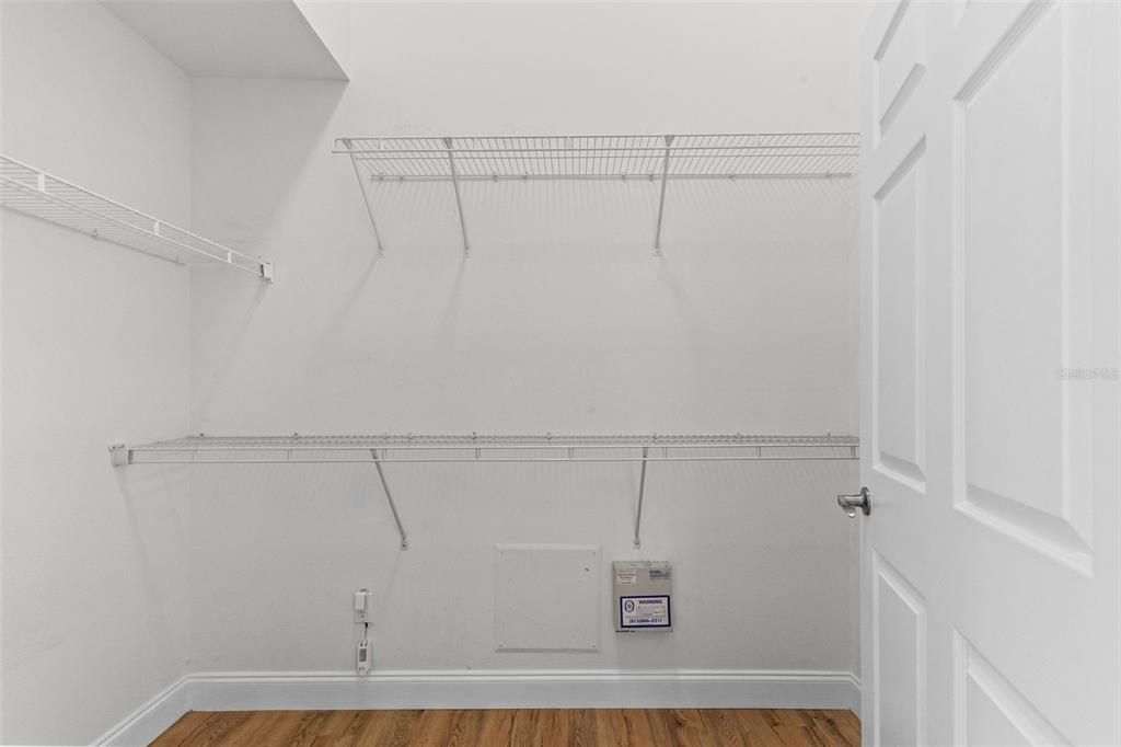 For Rent: $2,300 (4 beds, 2 baths, 1956 Square Feet)
