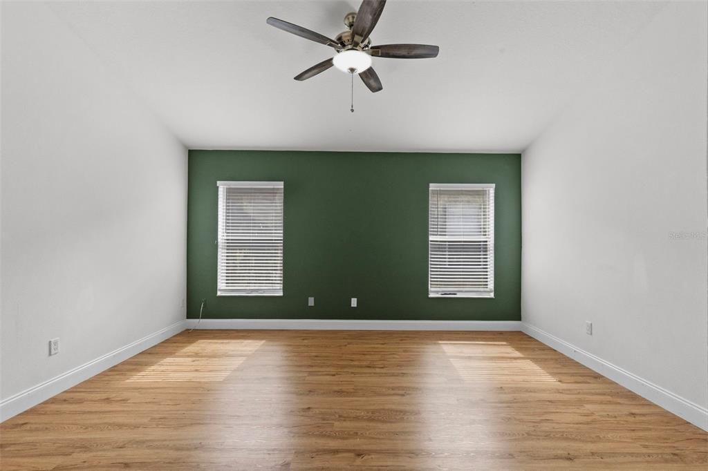 For Rent: $2,300 (4 beds, 2 baths, 1956 Square Feet)