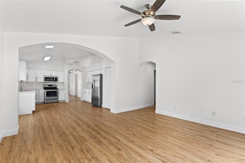 For Rent: $2,300 (4 beds, 2 baths, 1956 Square Feet)