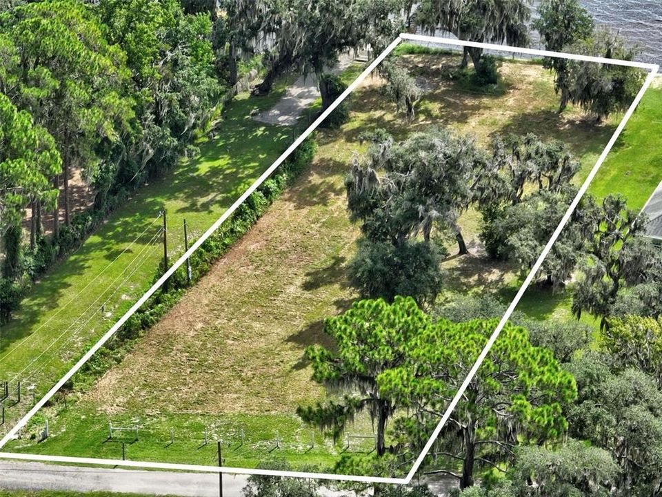 待售: $299,900 (0.73 acres)
