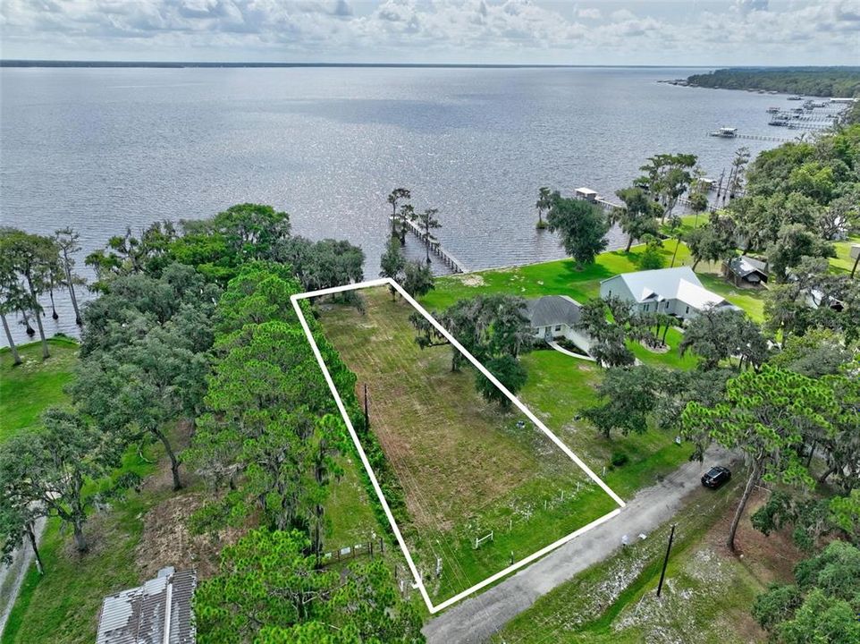 待售: $299,900 (0.73 acres)
