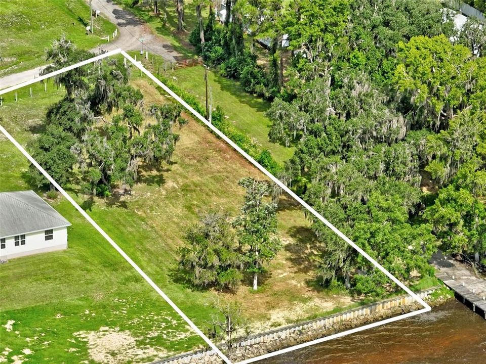 待售: $299,900 (0.73 acres)