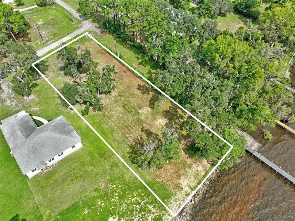 待售: $299,900 (0.73 acres)