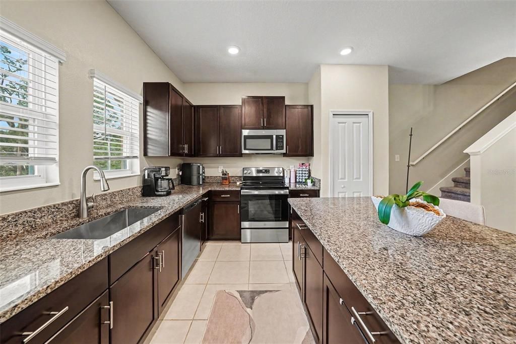 For Rent: $2,650 (2 beds, 2 baths, 1733 Square Feet)