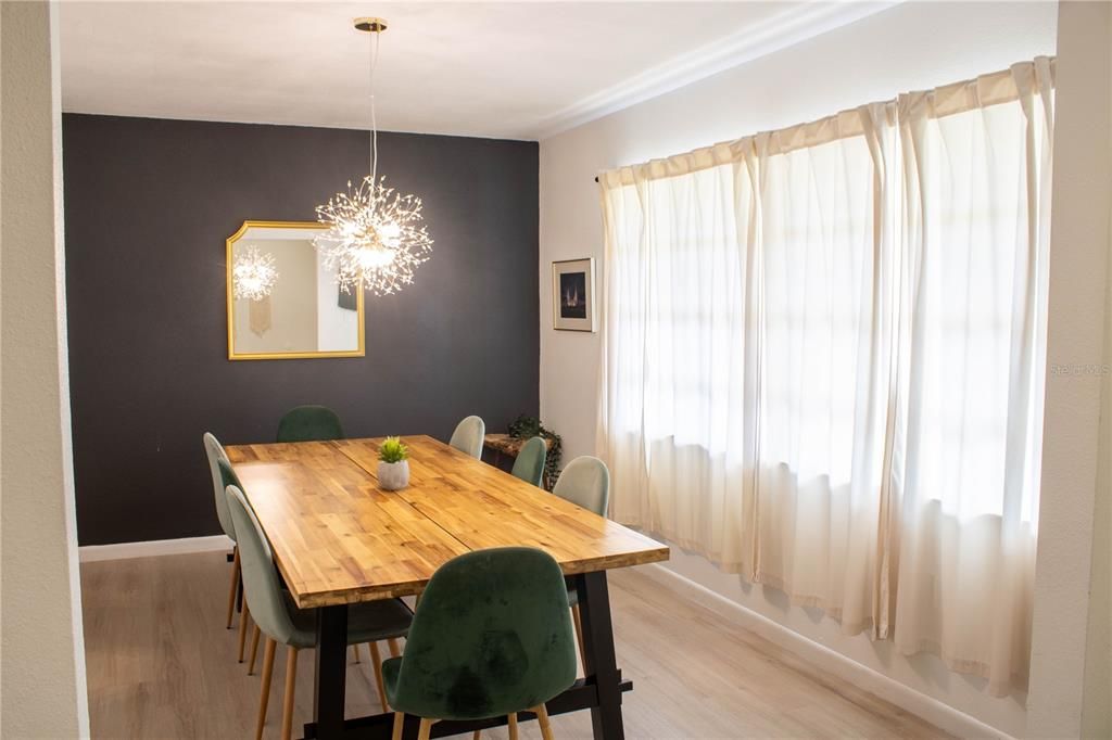 На продажу: $349,900 (3 спален, 2 ванн, 1431 Квадратных фут)