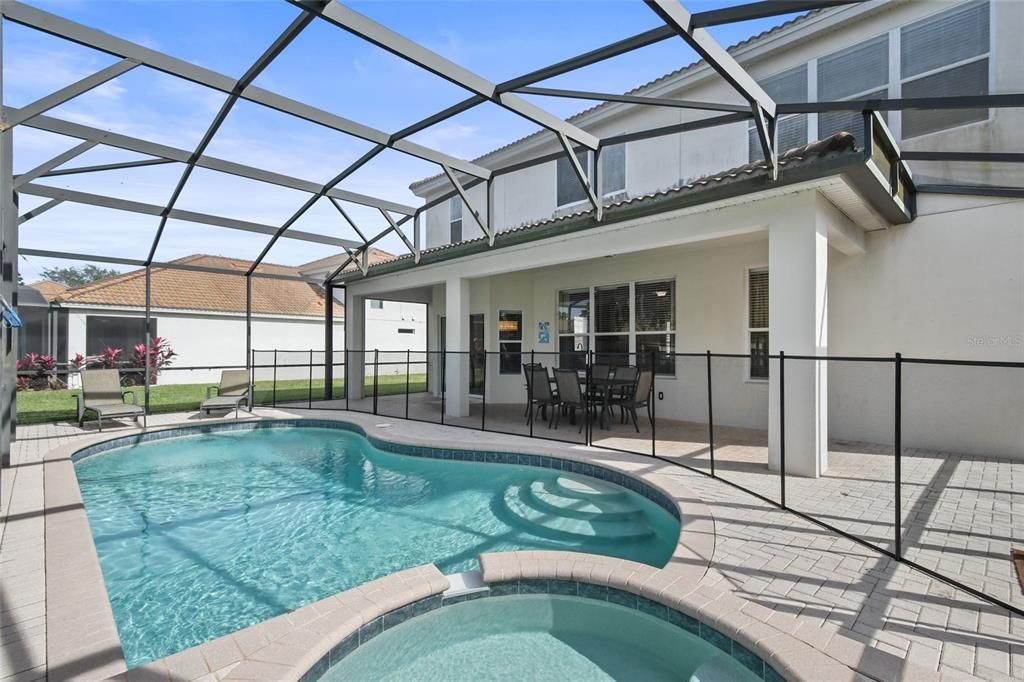 En Venta: $698,000 (6 camas, 4 baños, 2812 Pies cuadrados)