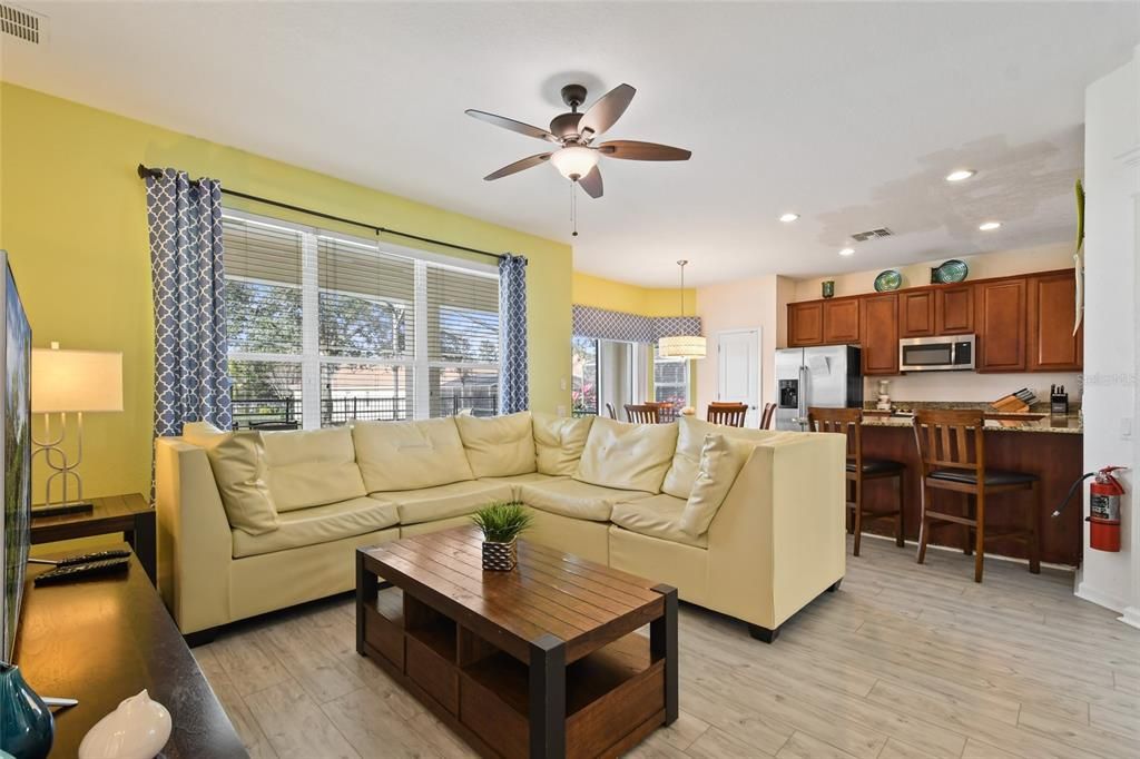 En Venta: $698,000 (6 camas, 4 baños, 2812 Pies cuadrados)