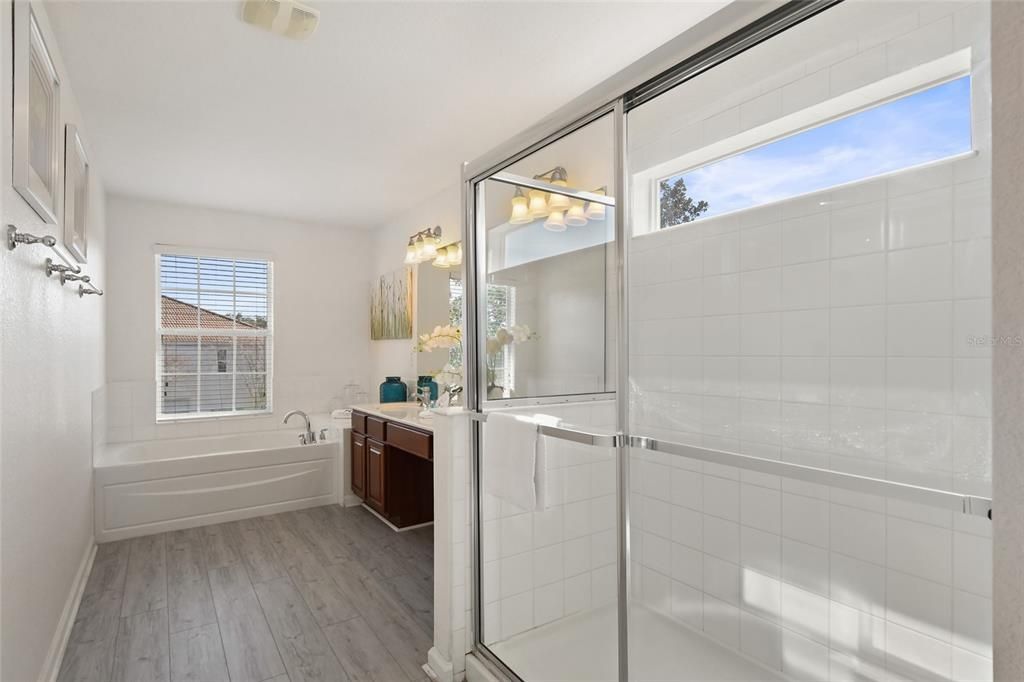En Venta: $698,000 (6 camas, 4 baños, 2812 Pies cuadrados)