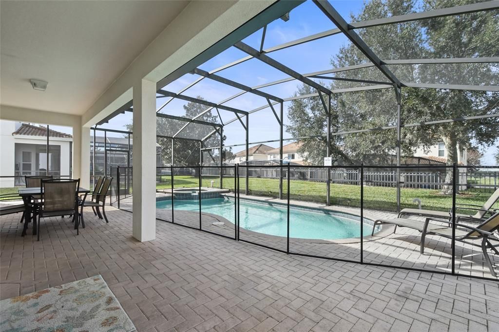 En Venta: $698,000 (6 camas, 4 baños, 2812 Pies cuadrados)