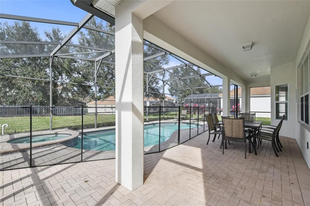 En Venta: $698,000 (6 camas, 4 baños, 2812 Pies cuadrados)