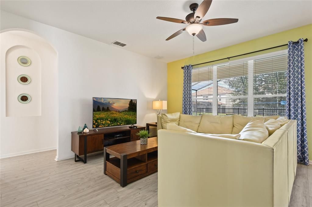 En Venta: $698,000 (6 camas, 4 baños, 2812 Pies cuadrados)