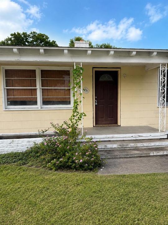 For Sale: $245,000 (2 beds, 1 baths, 1050 Square Feet)