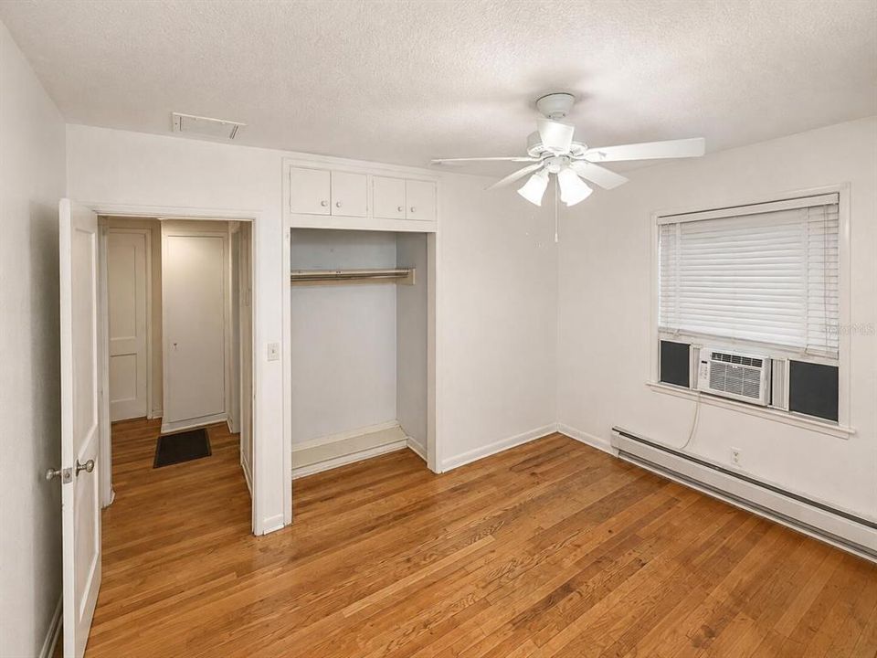 For Sale: $245,000 (2 beds, 1 baths, 1050 Square Feet)