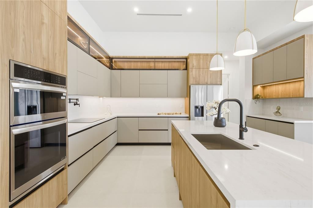 For Sale: $799,000 (3 beds, 3 baths, 2420 Square Feet)