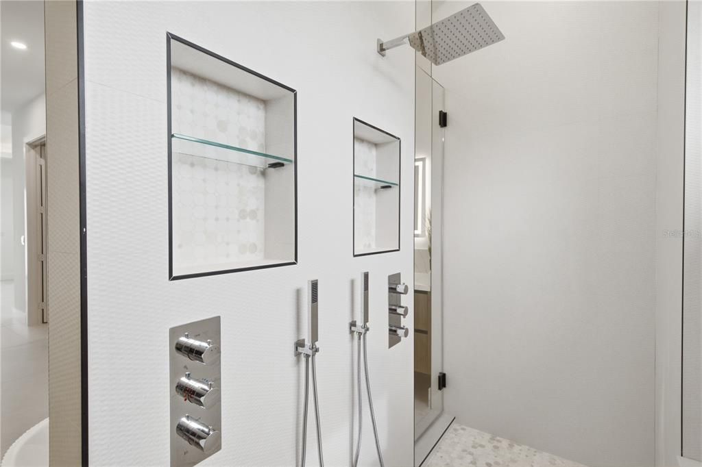 For Sale: $799,000 (3 beds, 3 baths, 2420 Square Feet)