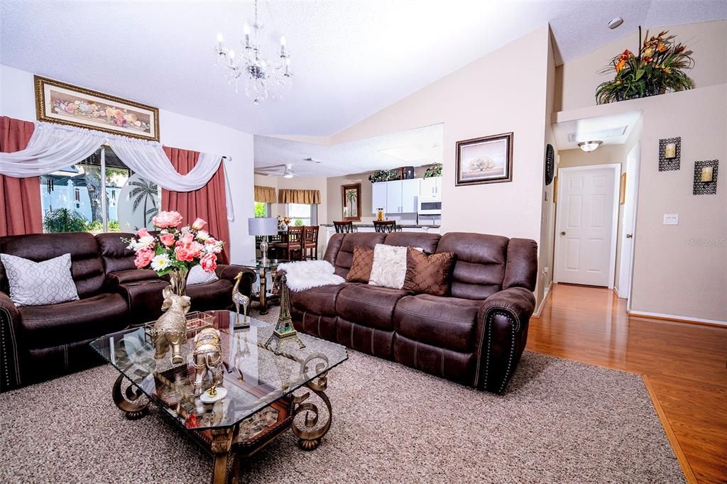 En Venta: $410,000 (3 camas, 2 baños, 1695 Pies cuadrados)