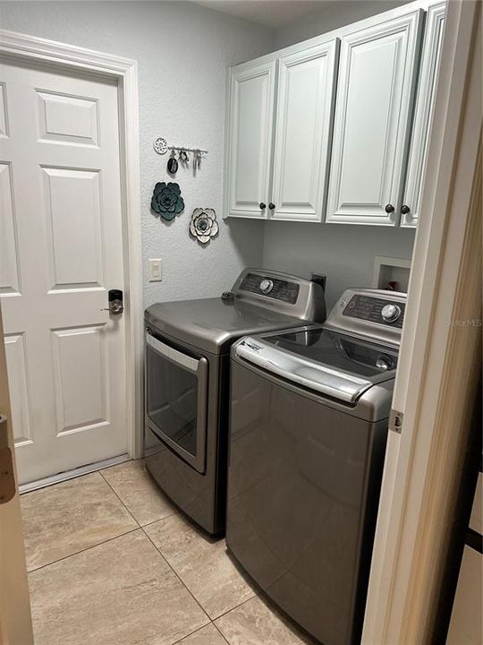 For Sale: $459,000 (3 beds, 2 baths, 1988 Square Feet)