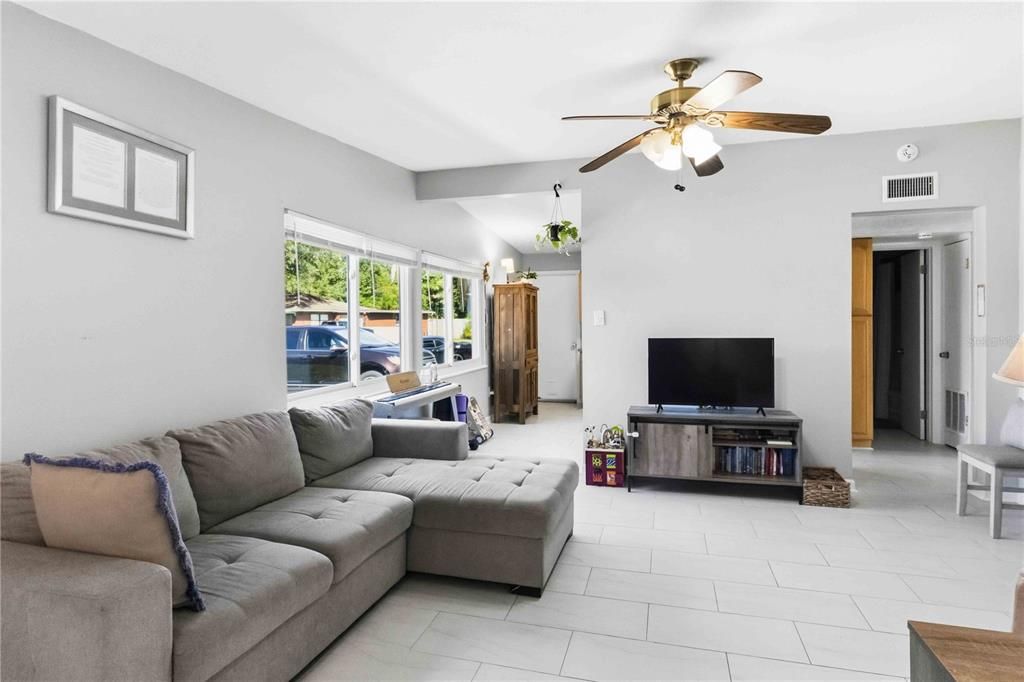 En Venta: $350,000 (3 camas, 2 baños, 1088 Pies cuadrados)