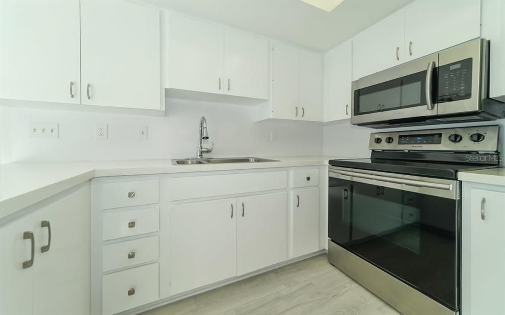 В аренду: $1,895 (2 спален, 2 ванн, 995 Квадратных фут)