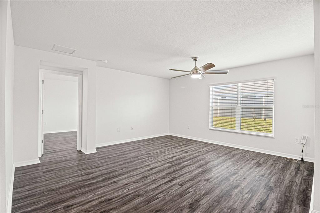 For Rent: $1,950 (4 beds, 2 baths, 1827 Square Feet)