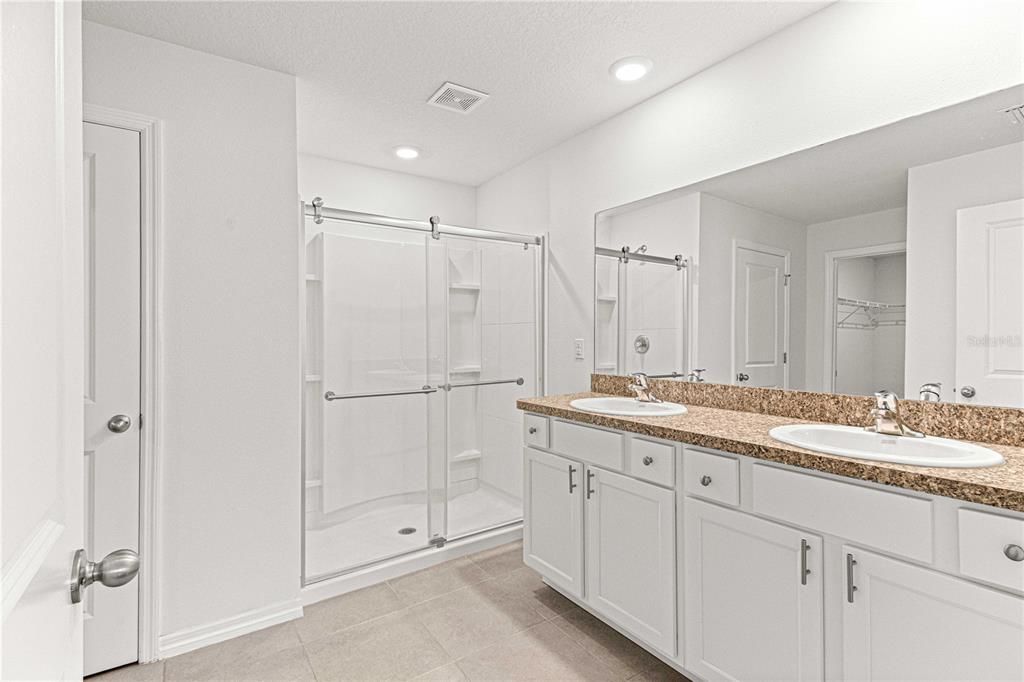 For Rent: $1,950 (4 beds, 2 baths, 1827 Square Feet)