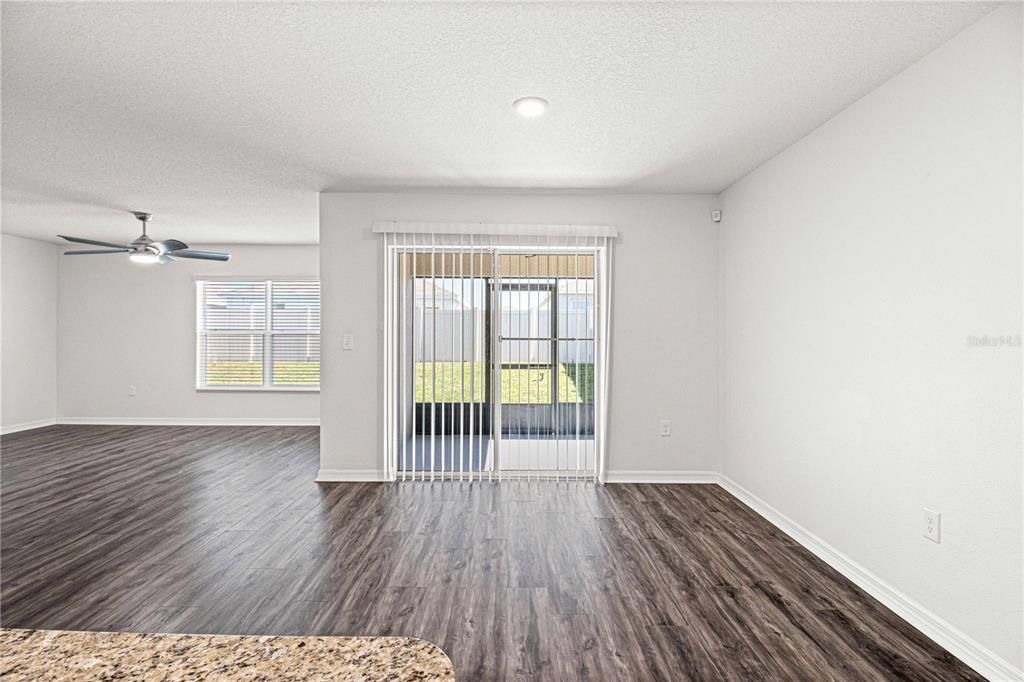 For Rent: $1,950 (4 beds, 2 baths, 1827 Square Feet)