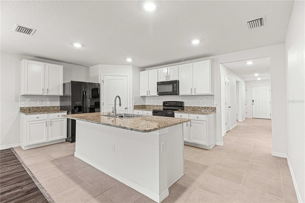 For Rent: $1,950 (4 beds, 2 baths, 1827 Square Feet)