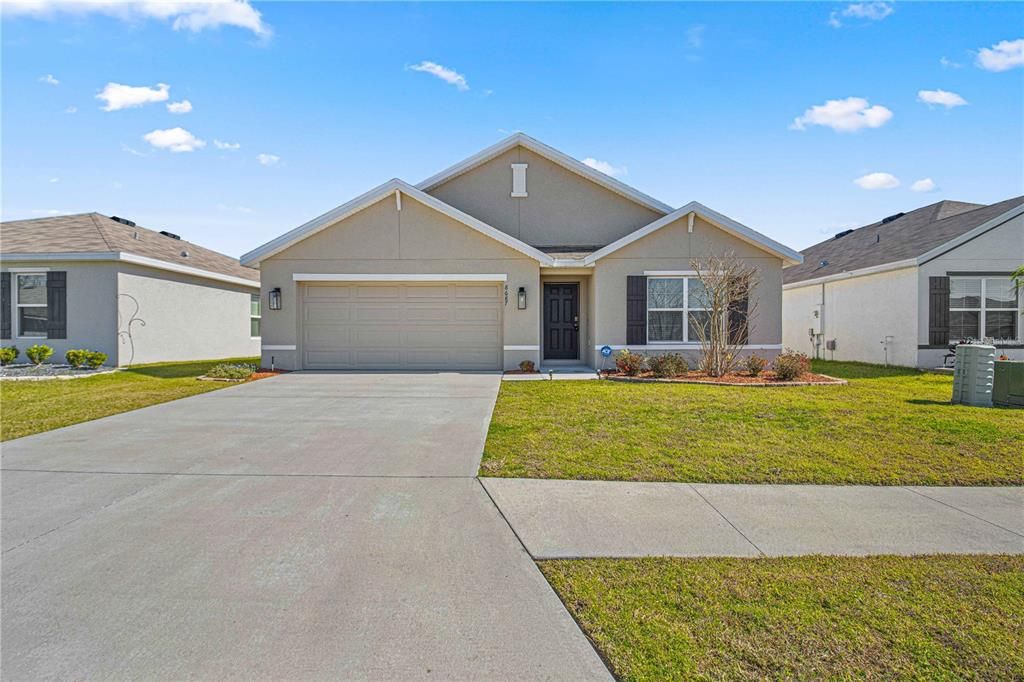 For Rent: $1,950 (4 beds, 2 baths, 1827 Square Feet)