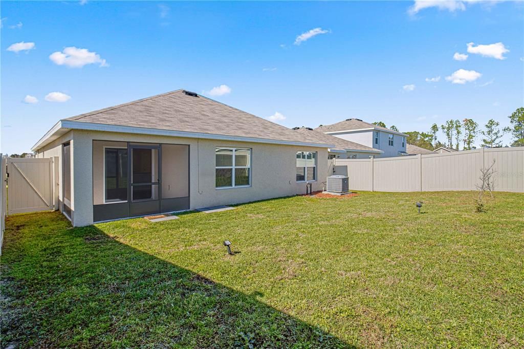 For Rent: $1,950 (4 beds, 2 baths, 1827 Square Feet)