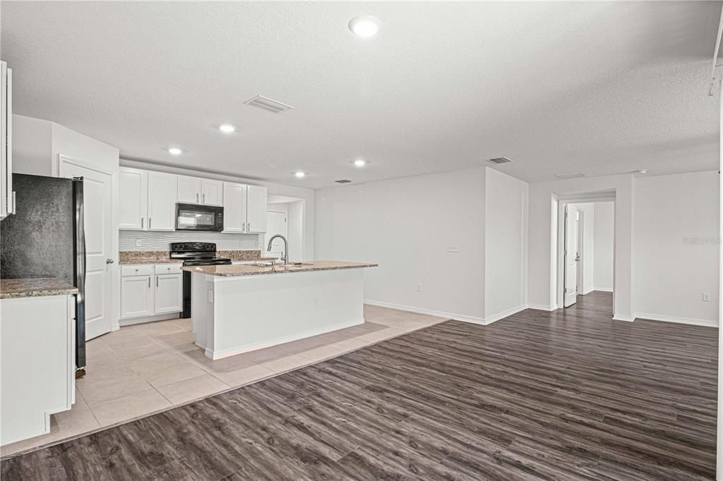 For Rent: $1,950 (4 beds, 2 baths, 1827 Square Feet)